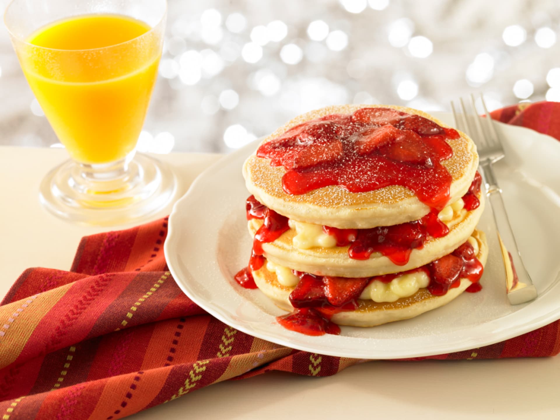 Pancakes mit Erdbeer-Vanille-Füllung Pancakes mit Erdbeer-Vanille-Füllung