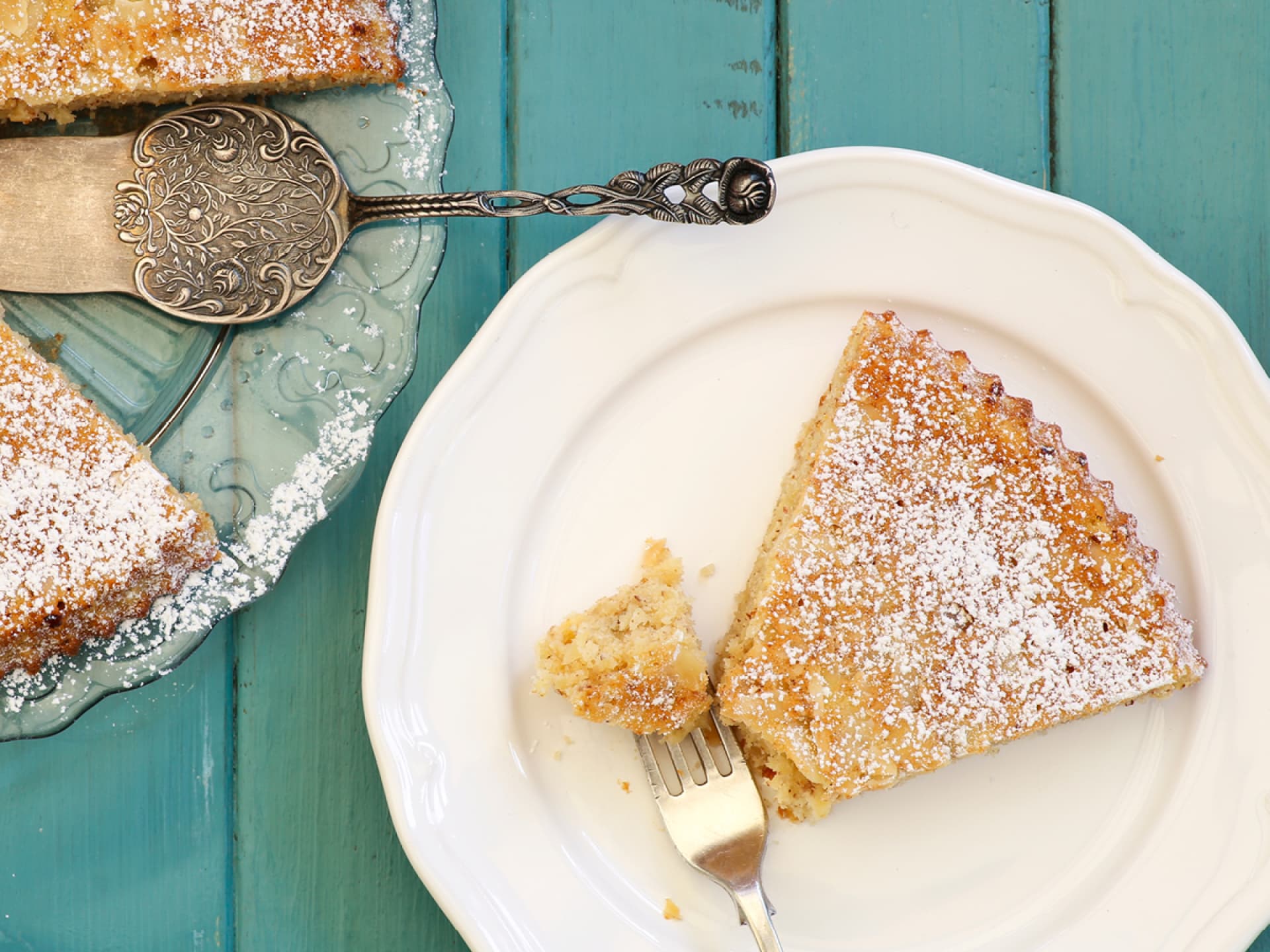Spanische Mandeltorte Angeschnittener Kuchen
