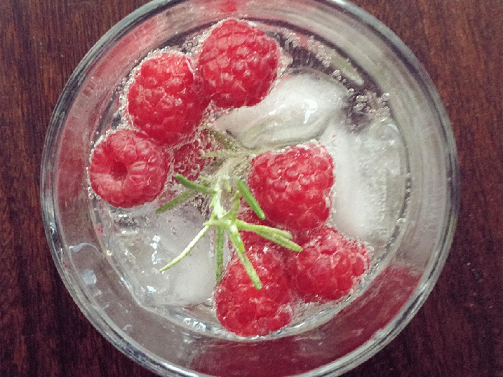 Himbeer-Rosmarin-Cocktail Himbeer-Rosmarin-Cocktail