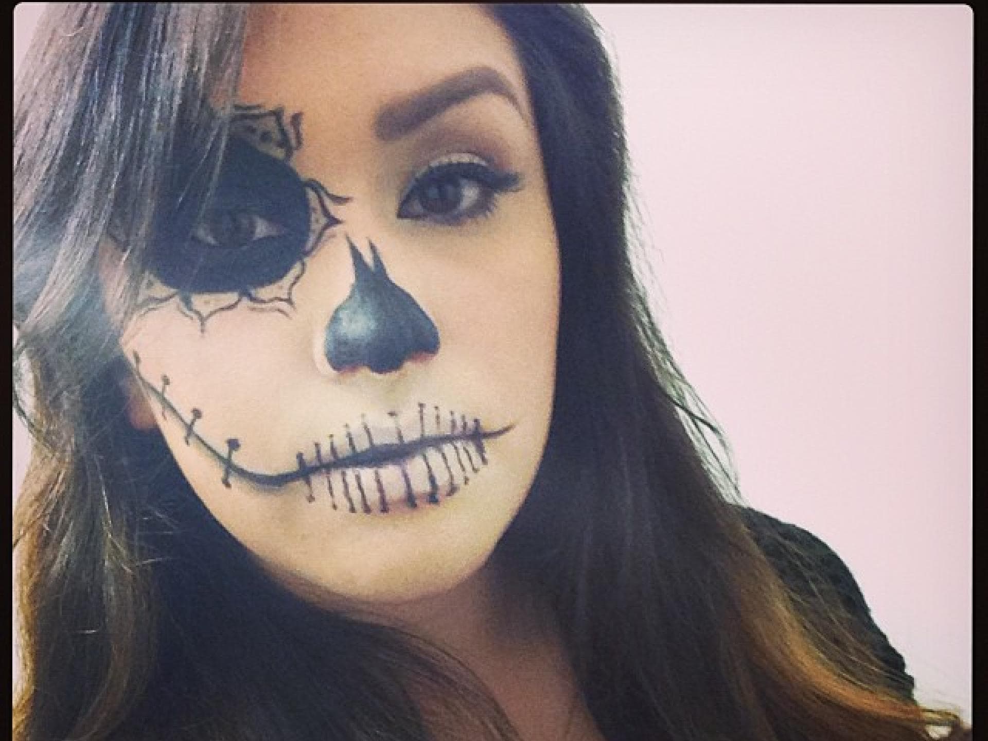 Grusel-Schminke zu Halloween
