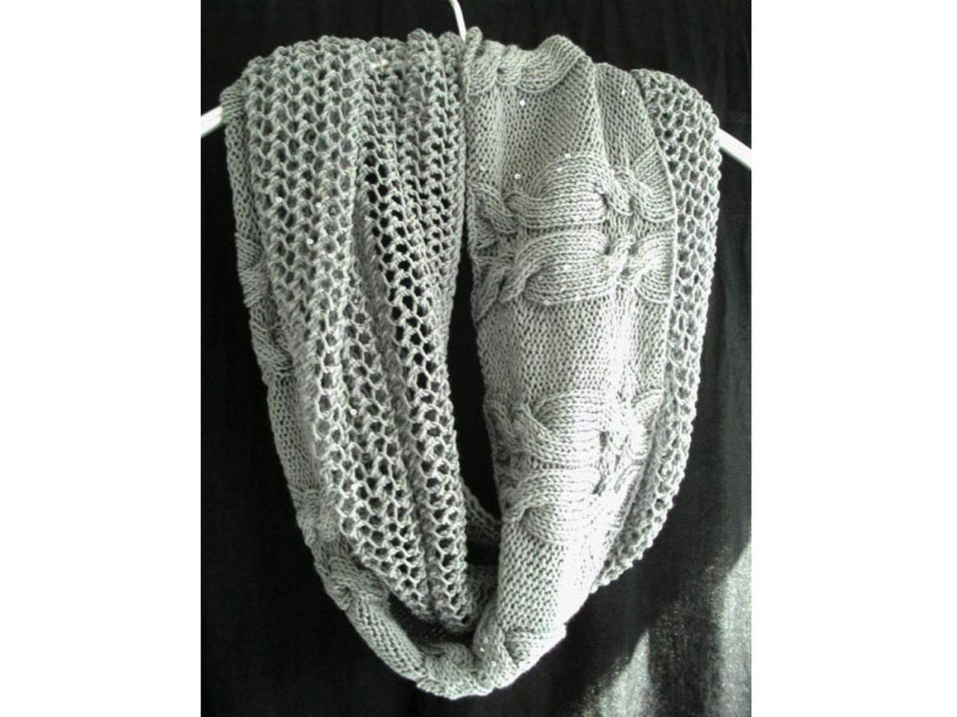 Hipper Loopschal - Mit der kostenlosen Anleitung stricken Sie einen hippen Loopschal