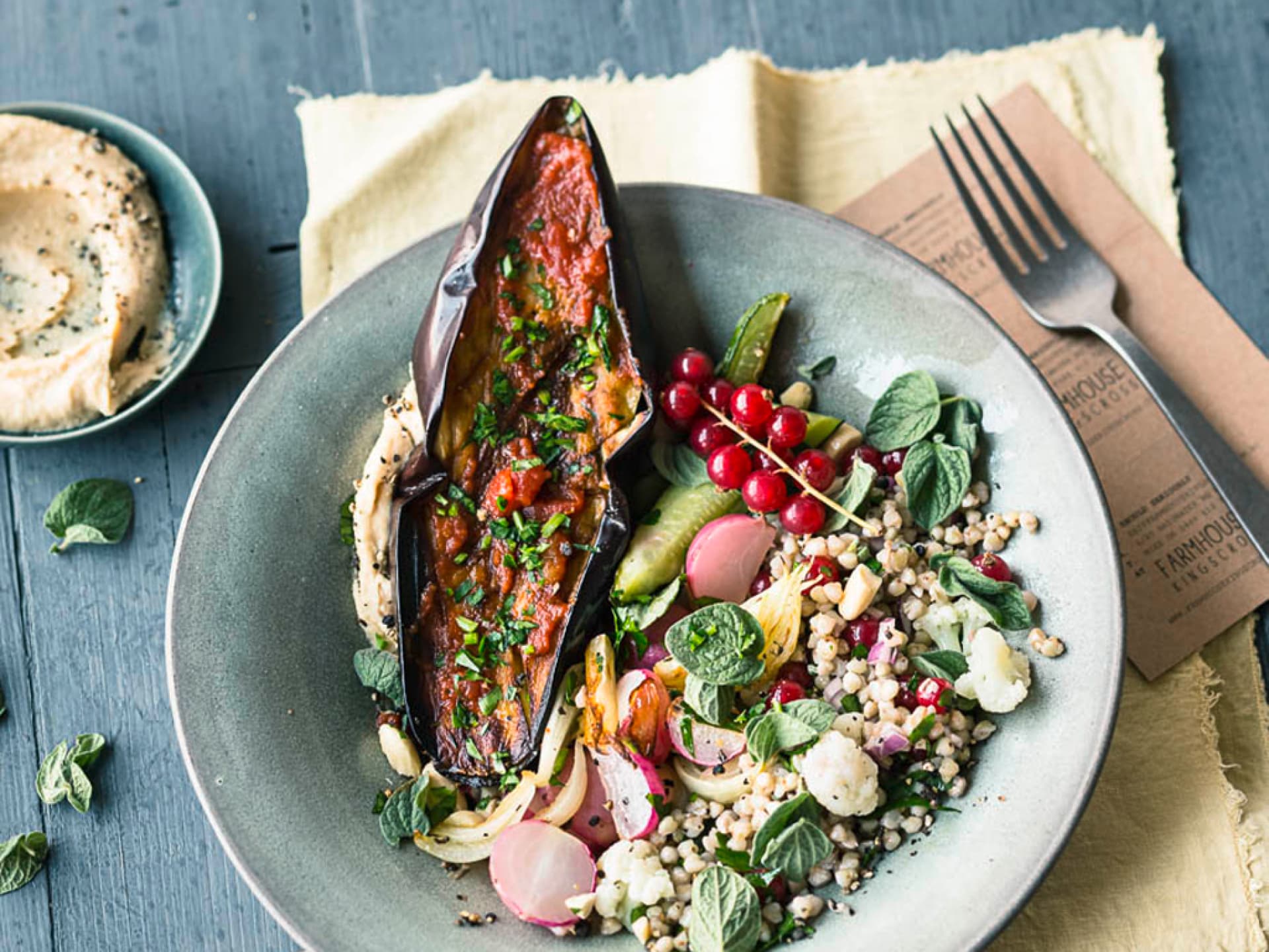 Salat mit Ofengemüse und Aubergine