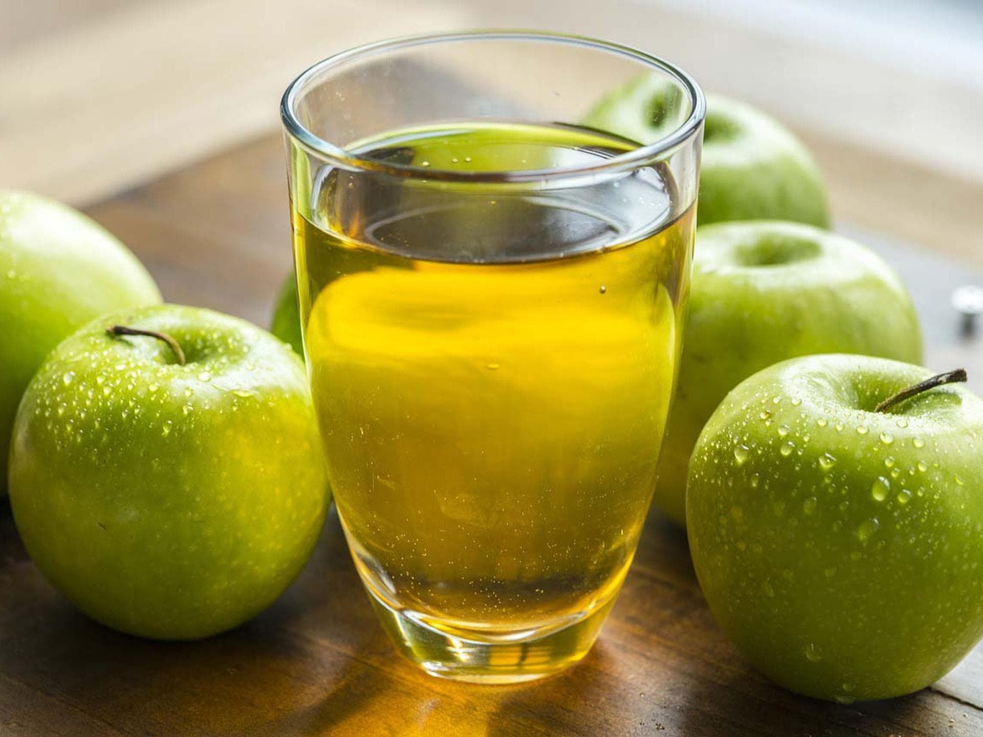 Schlankdrink mit Apfel und Apfelessig