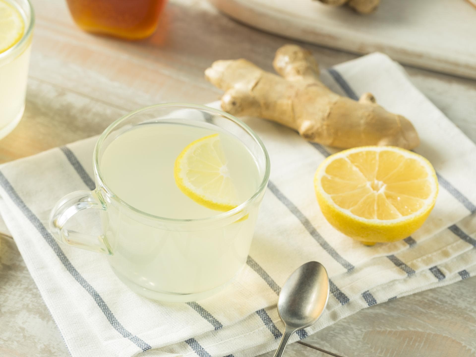 Schlankwasser mit Ingwer und Zitrone