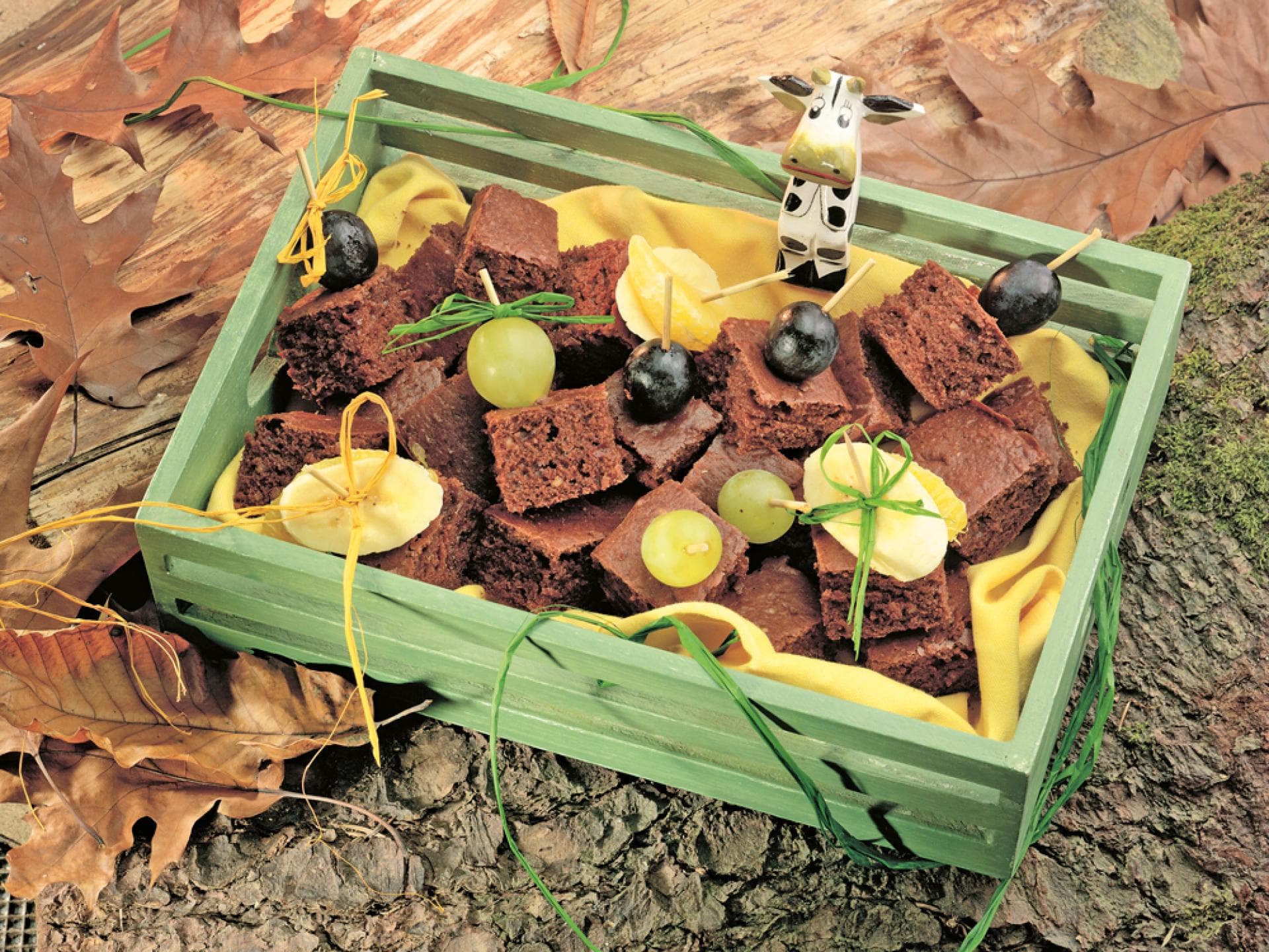 Schoko-Würfel mit frischm Obst: Die Brownies schmecken mit dem Obst besondern lecker