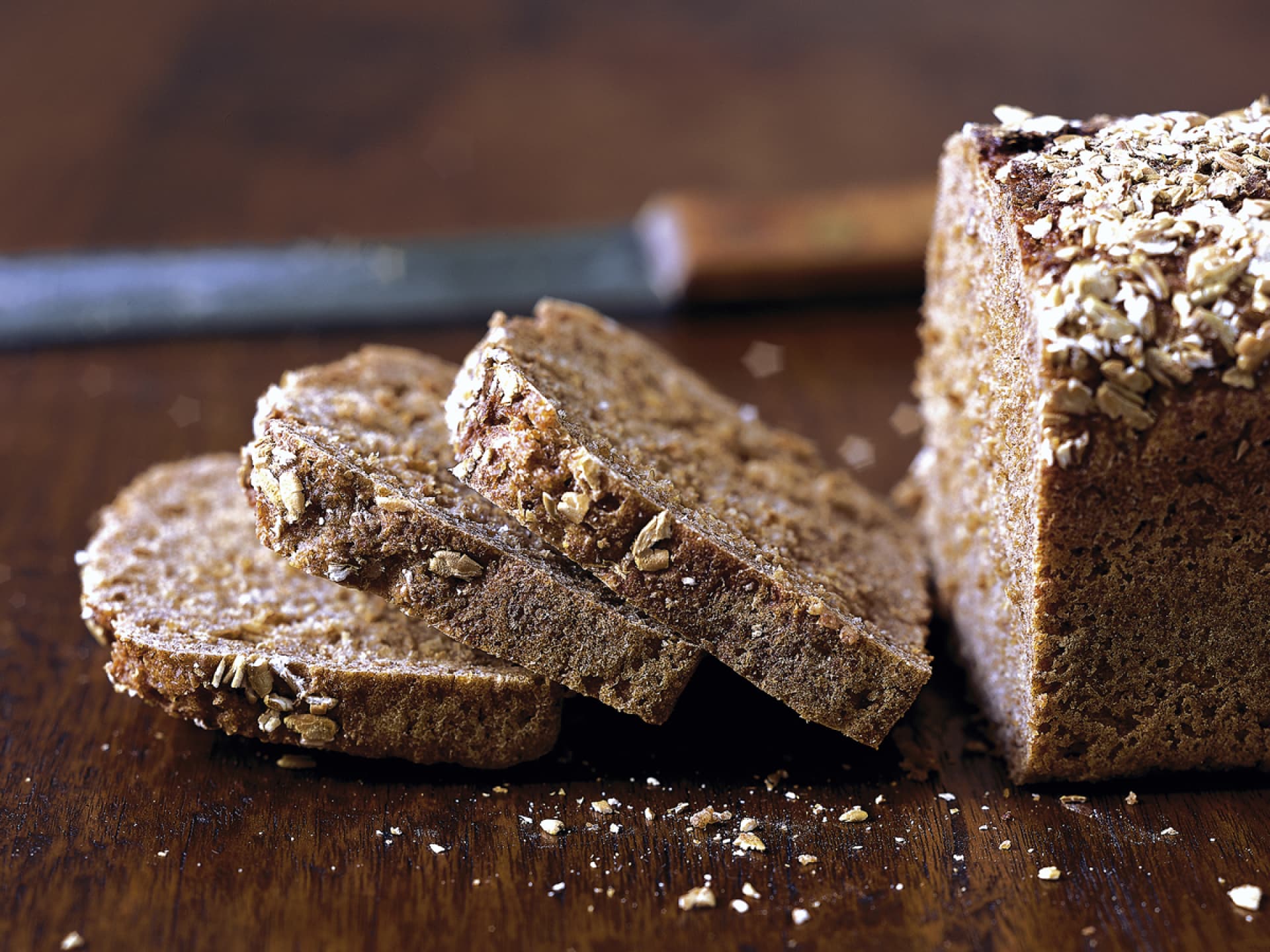 Schwarzbrot, geschnitten Schwarzbrot, geschnitten
