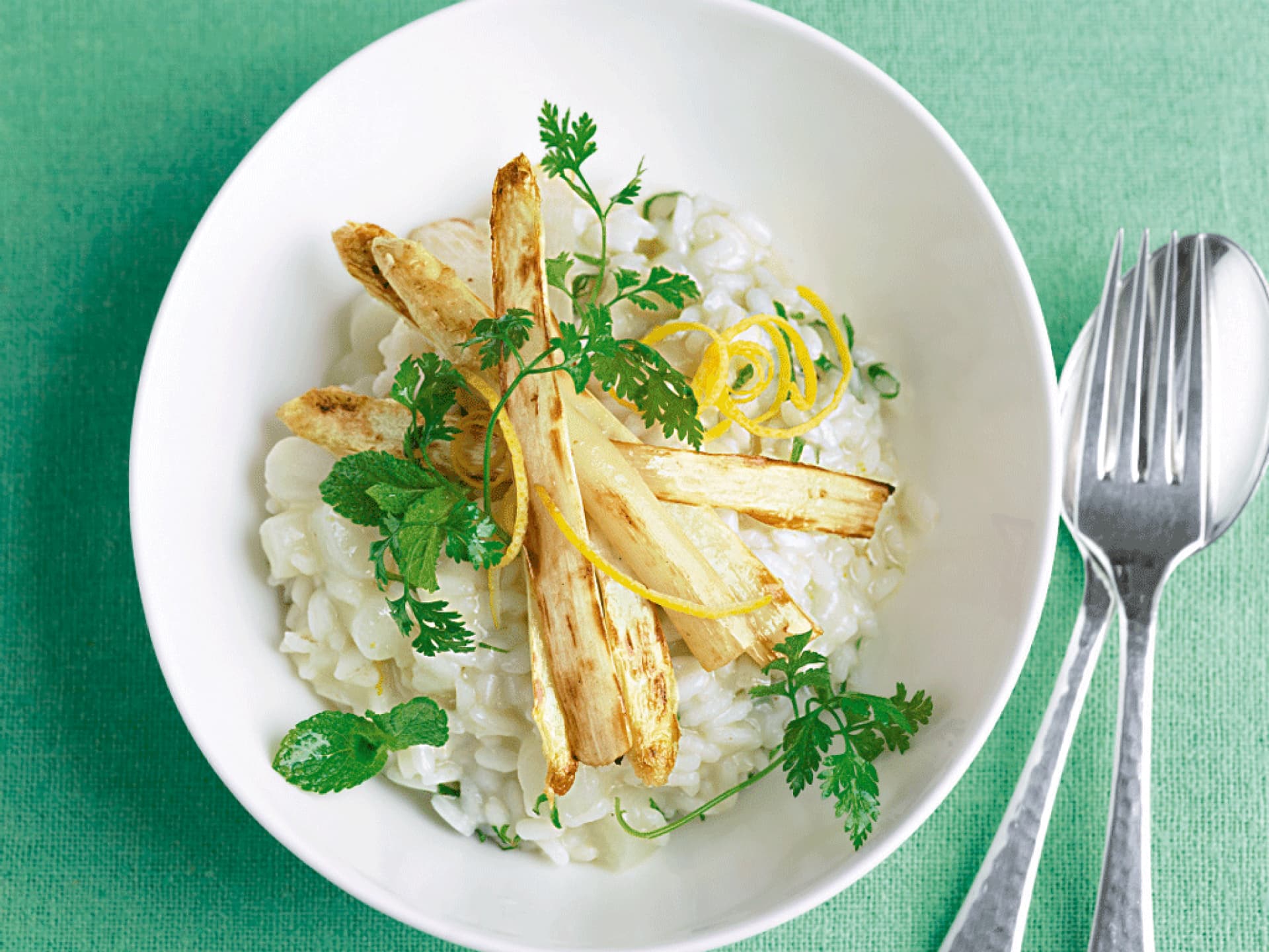 Spargel-Risotto mit Kerbelsalat