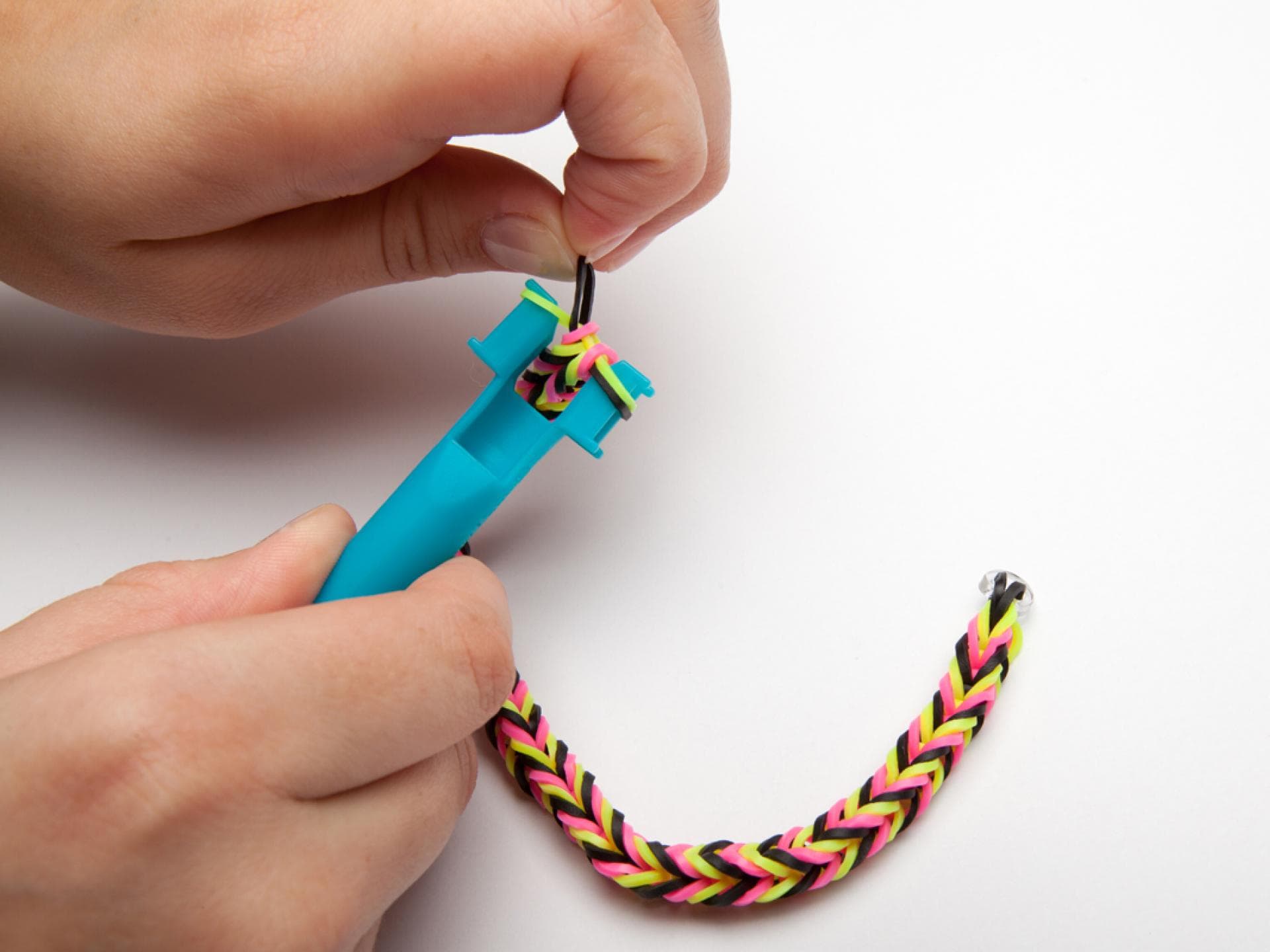 Step 12 Loom-Armband