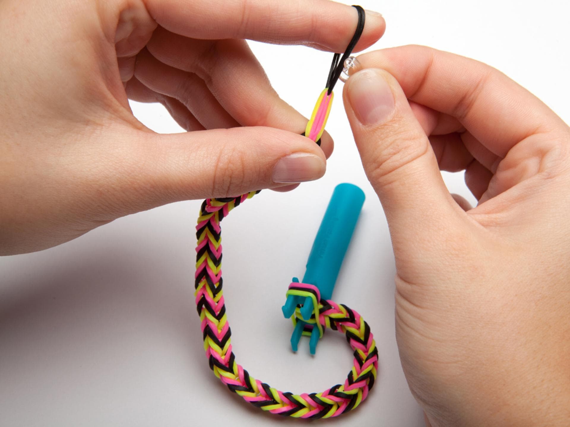 Step 9 Loom-Armband