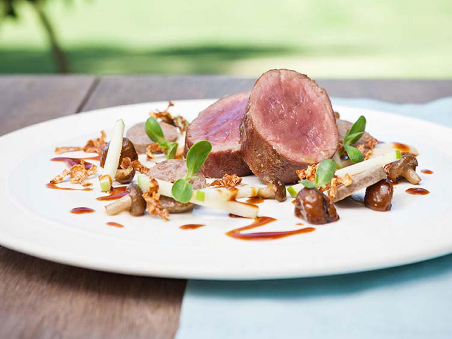 Straußenfilet mit Apfel und Sellerie