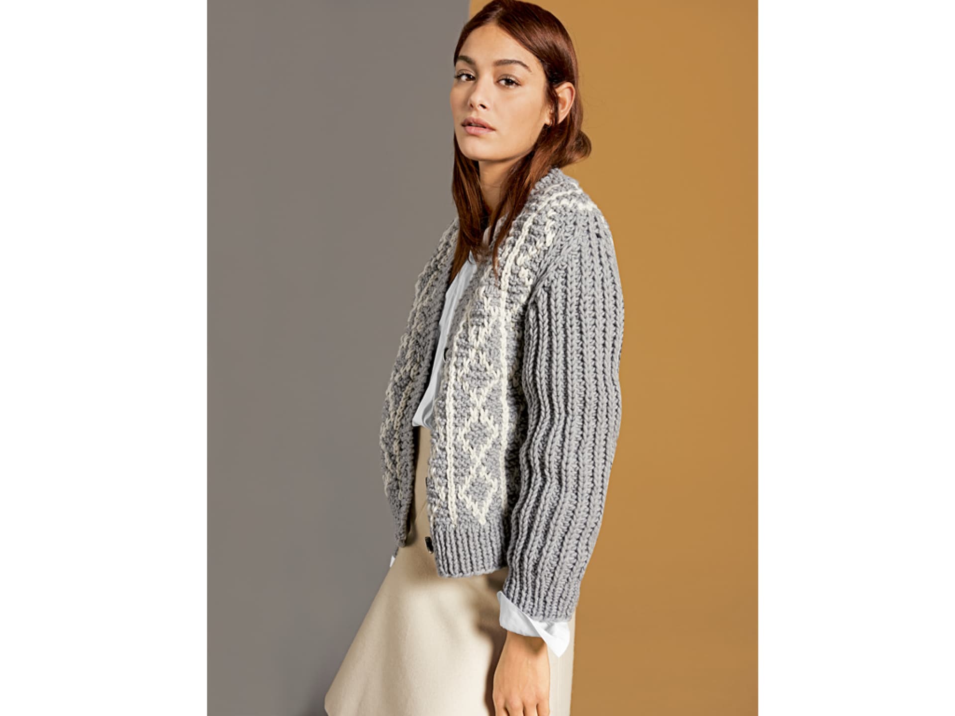 Weiche Strickjacke mit Rippenmuster: Strickanleitung 