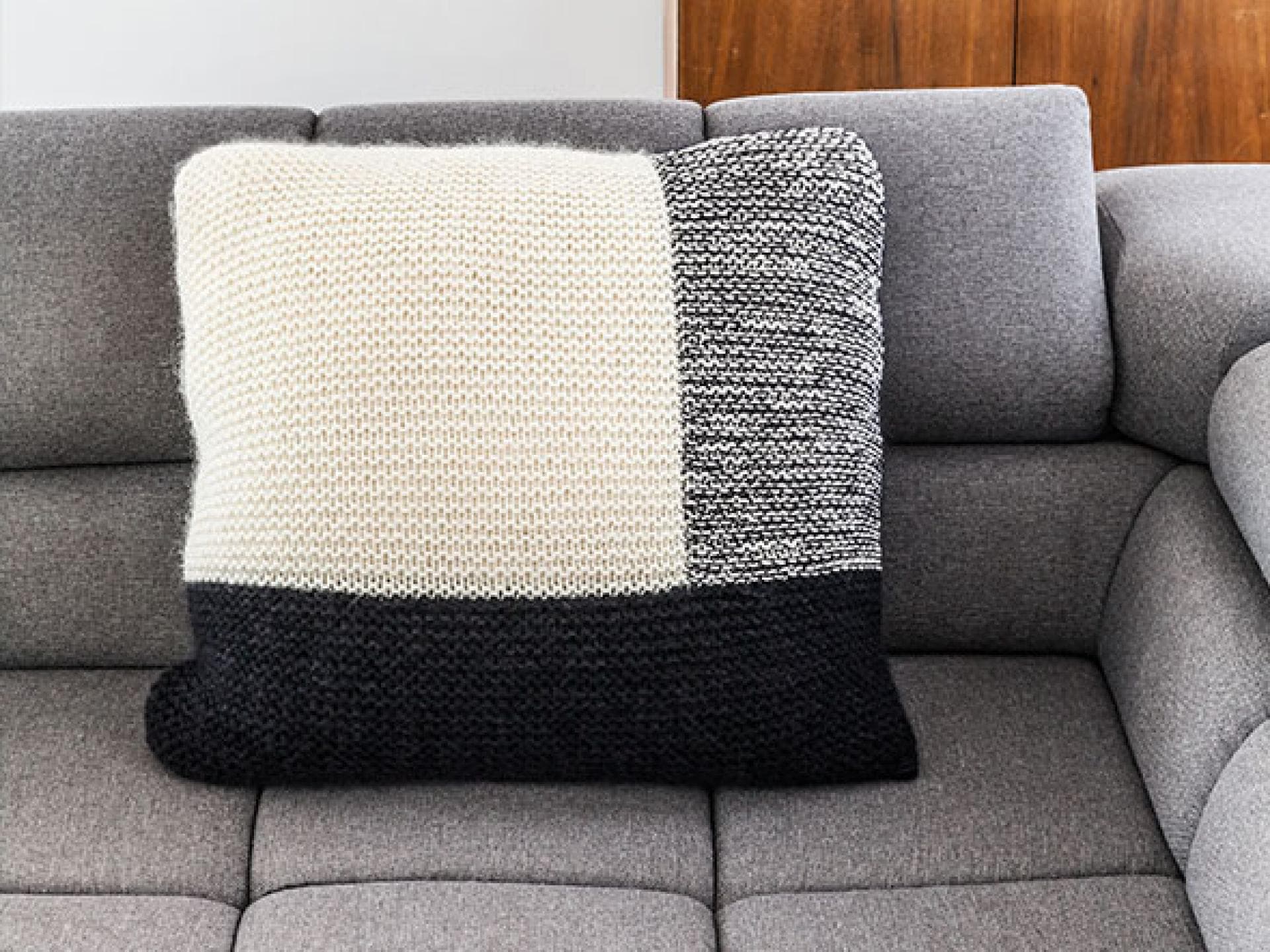 Strickanleitung Kissenhülle in Schwarz-Weiß