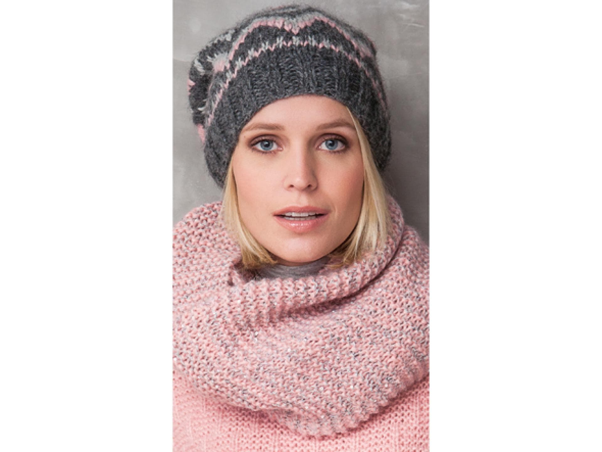 Schicker Loop-Schal mit Pailletten Schicker Loop-Schal mit Pailletten