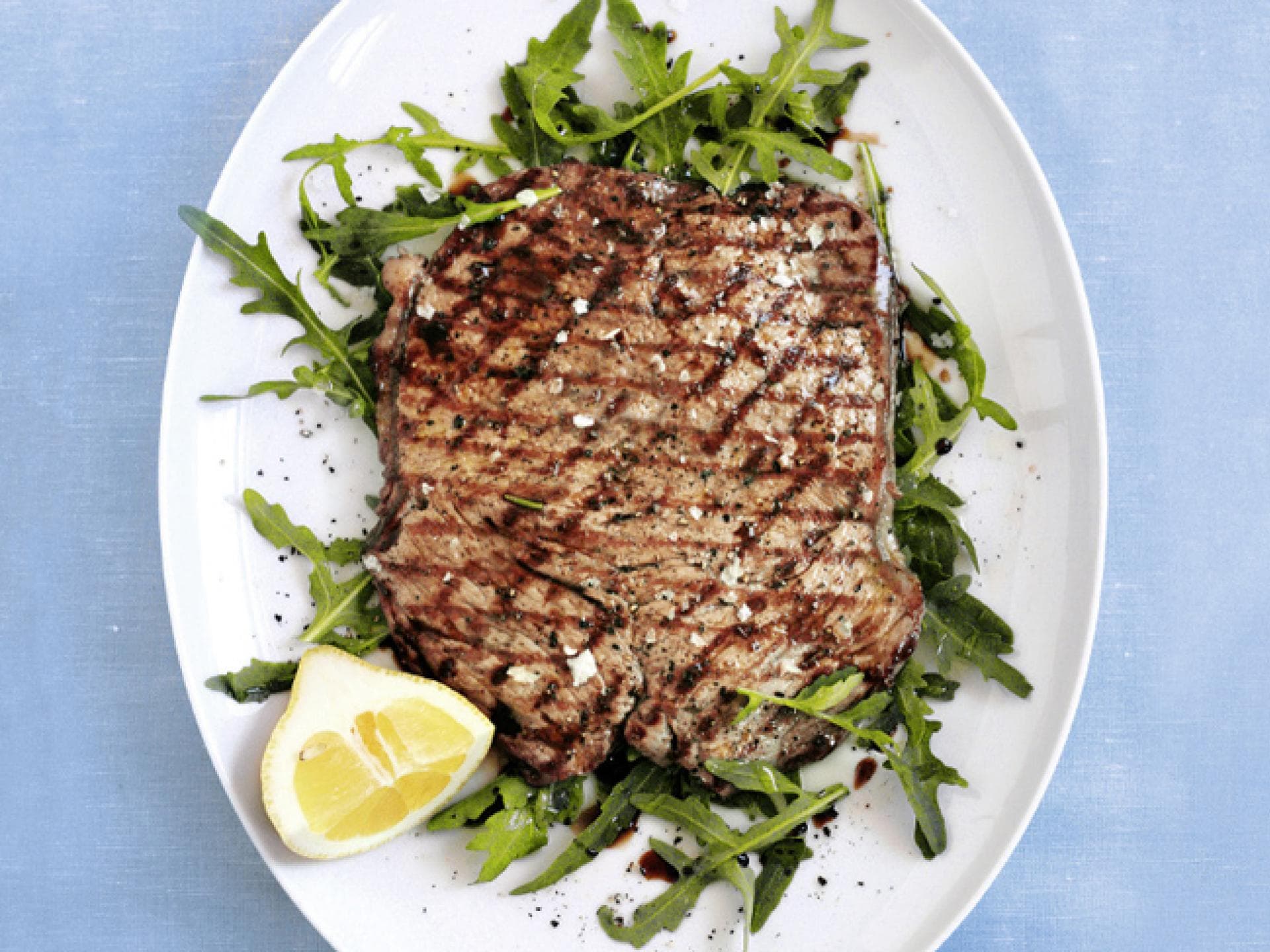 Tagliata vom Rind auf Rucola Tagliata vom Rind auf Rucola- das Rezept der Sterneköchin Cornelia Poletto finden Sie bei uns