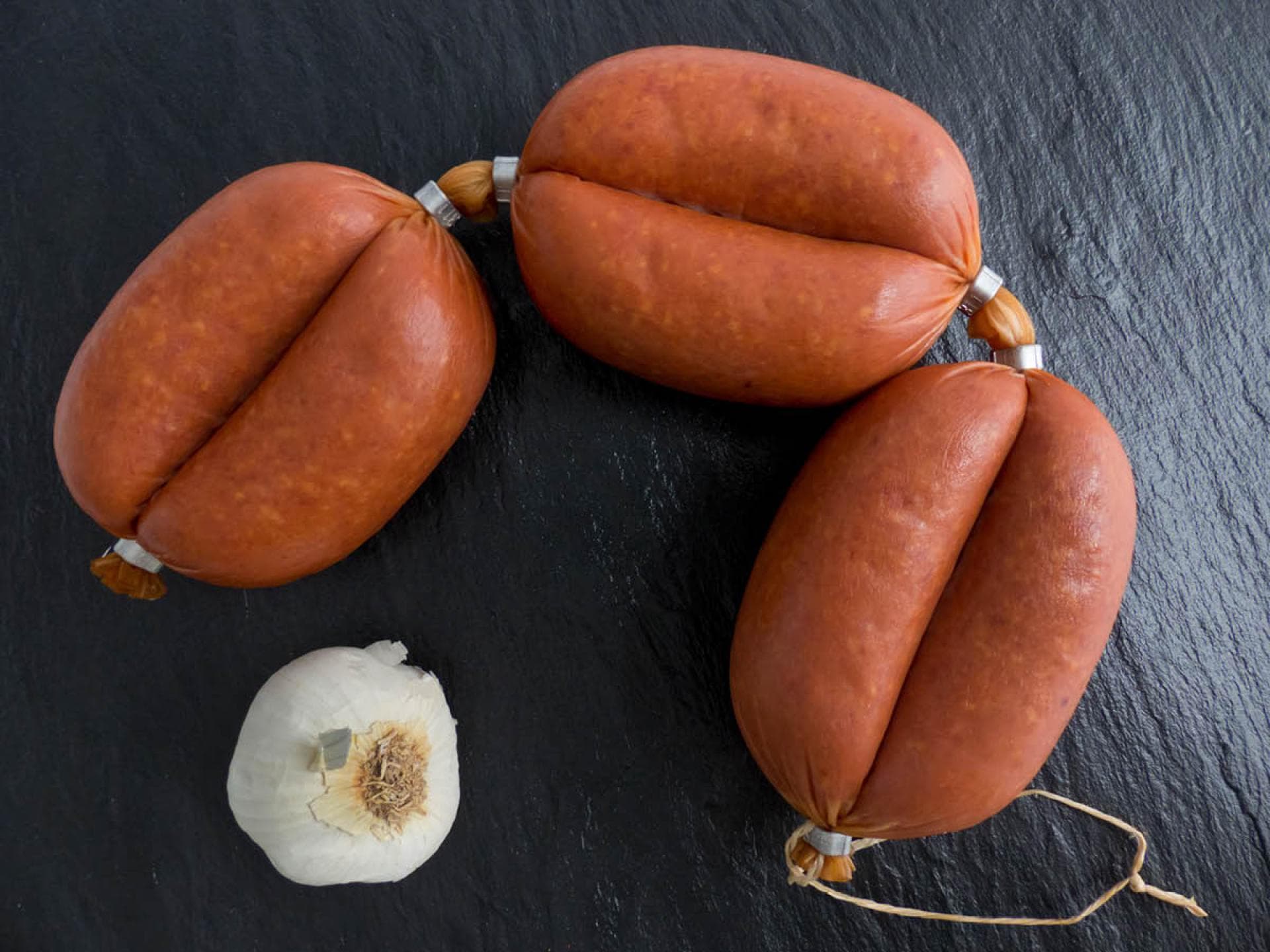 Türkische Knoblauchwurst: drei Würste 