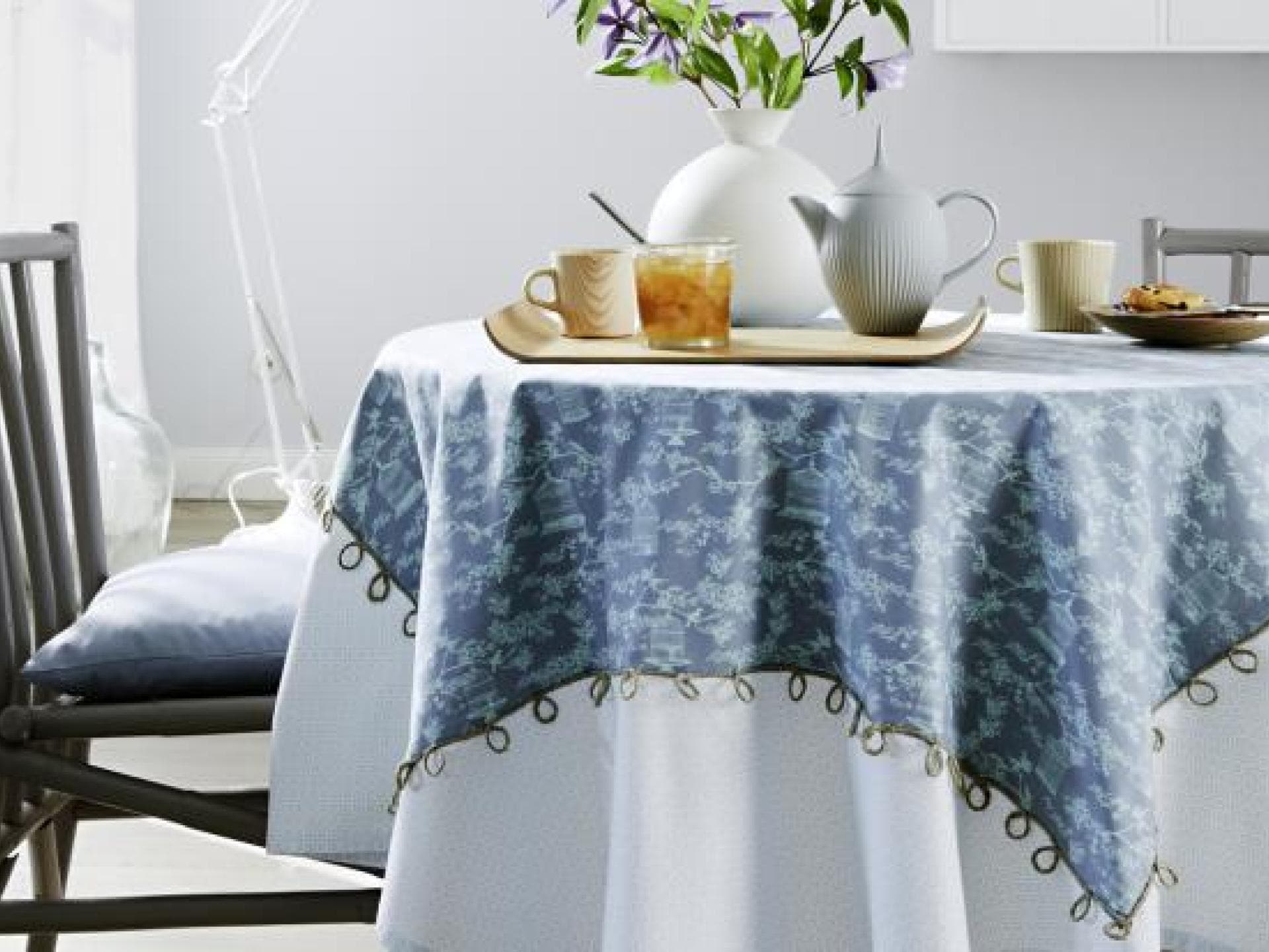 Trendige Two-in-one Tischdecke