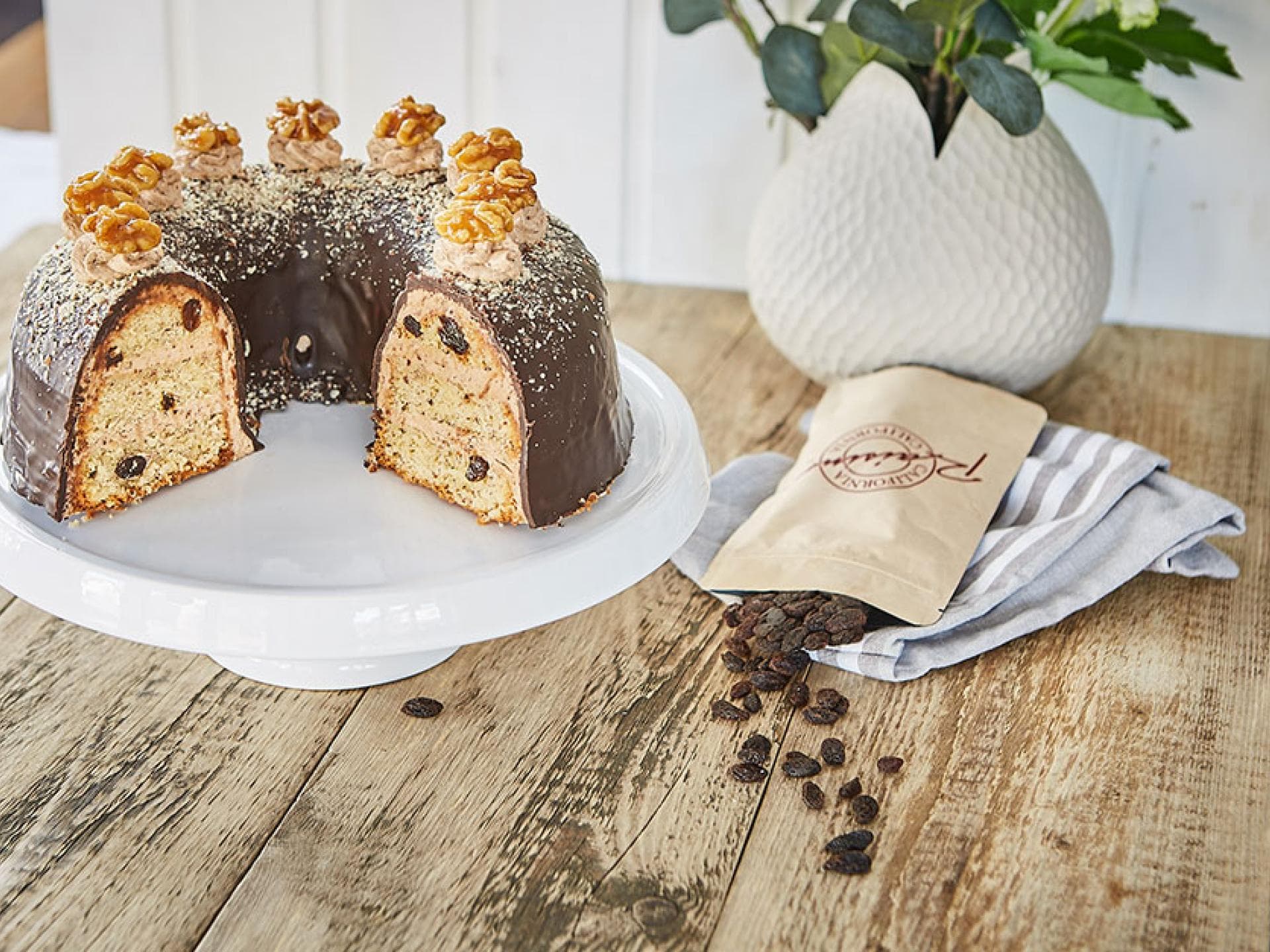 Walnuss-Rosinen-Kranz mit Nougatcreme