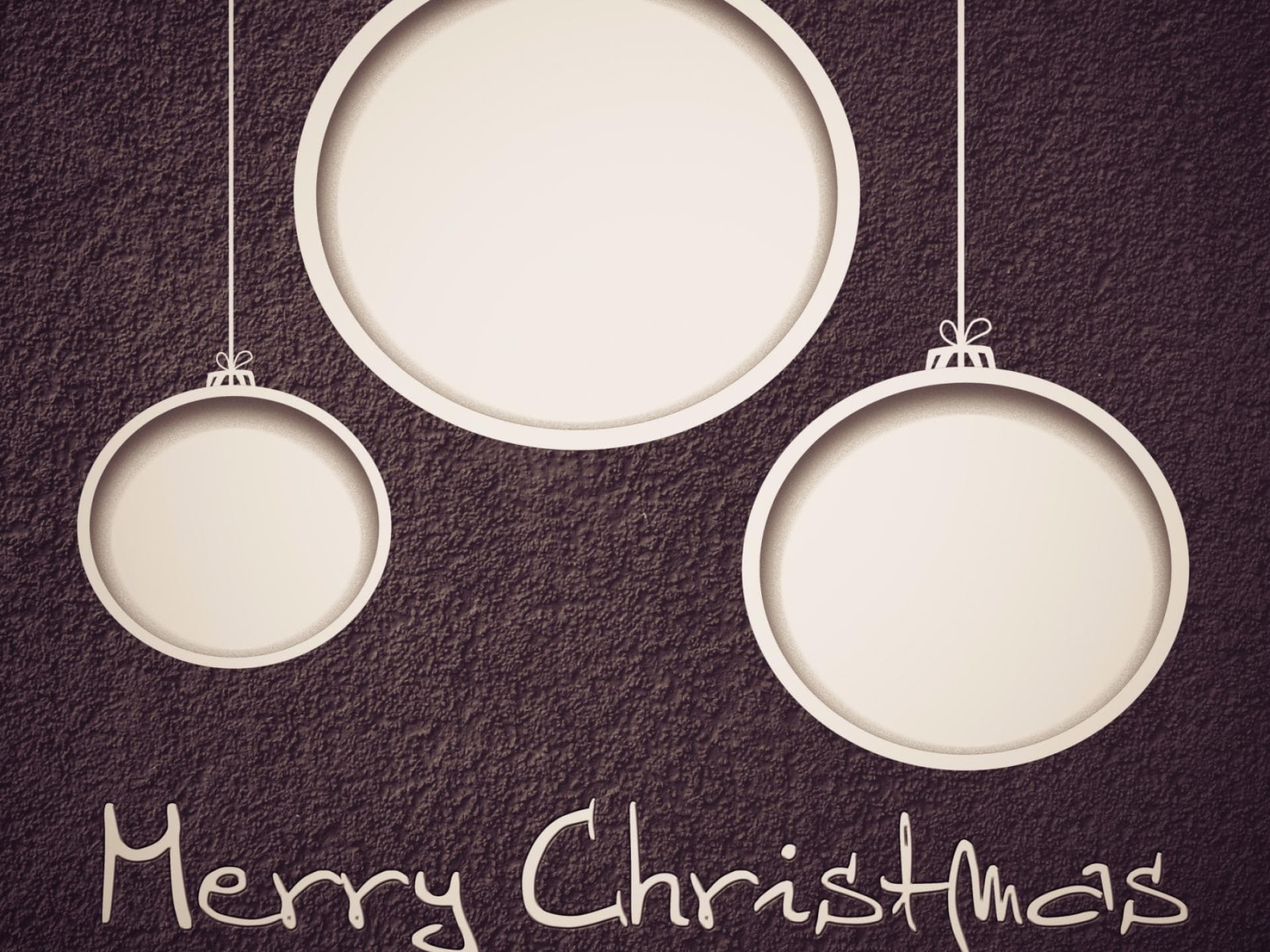 Weihnachtskarte mit ausgeschnittenen Kugeln