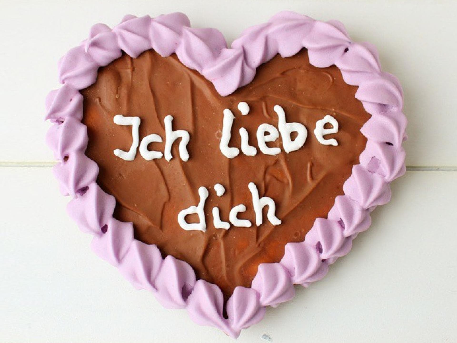 Rezept für leckeres Lebkuchenherz Ein selbstgemachtes Lebkuchenherz eignet sich besonders gut als Geschenk für den Valentinstag