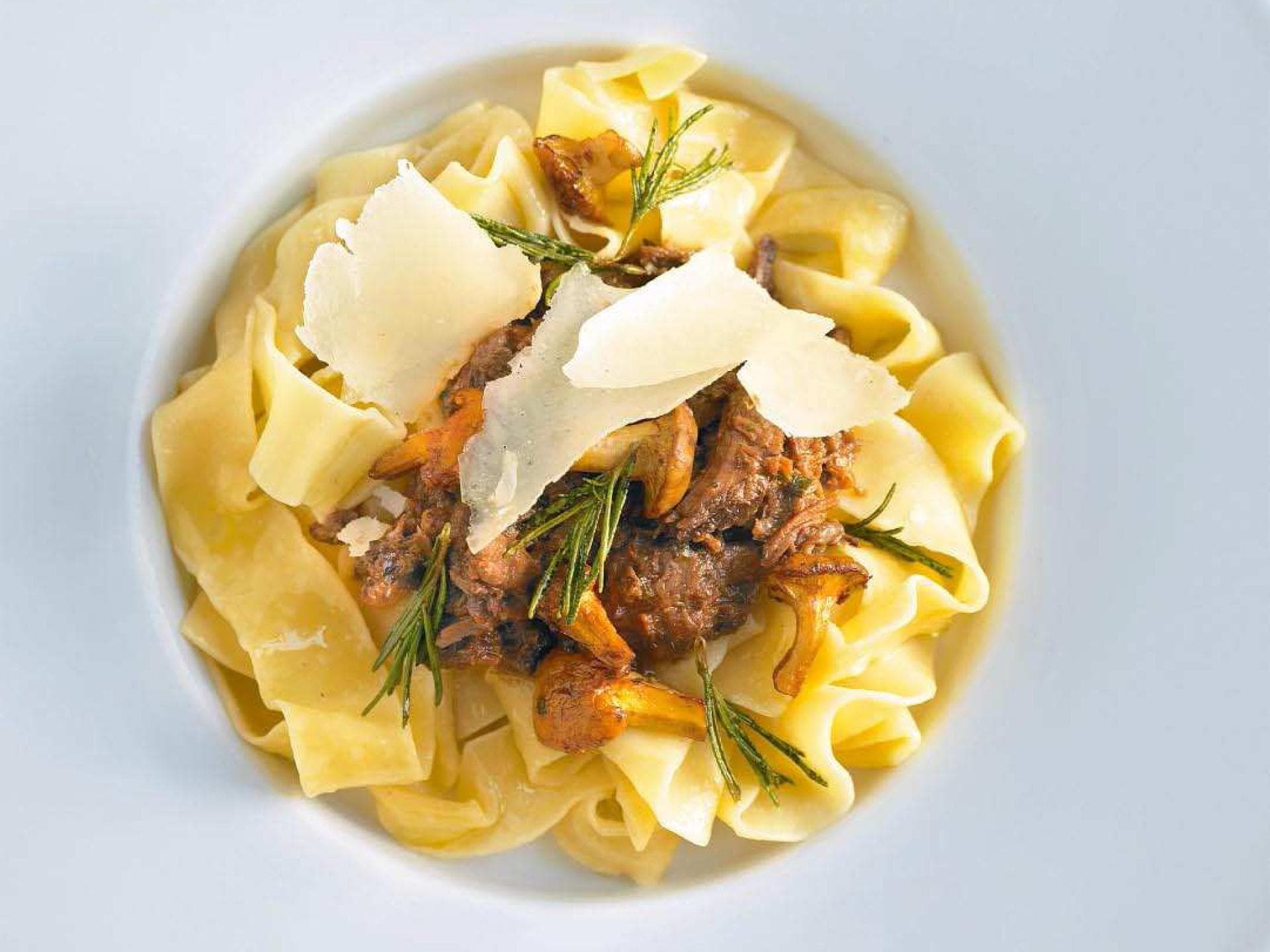 Pasta mit Wildschweinragout von Cornelia Poletto Pasta mit Wildschweinragout von Cornelia Poletto