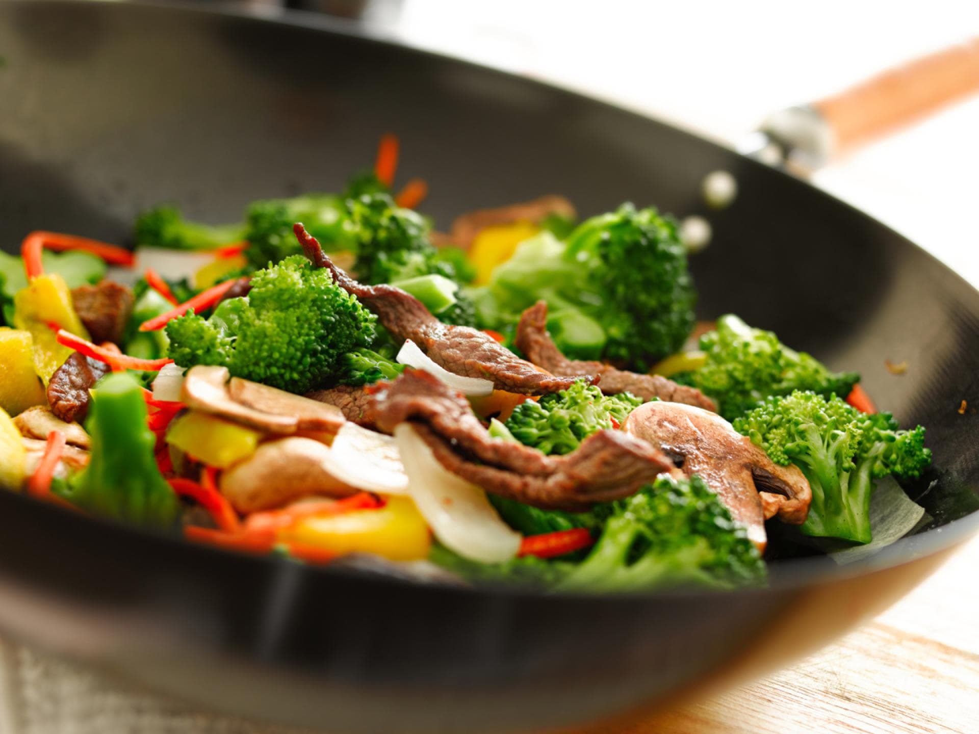 Richtig kochen im Wok - So gelingt Ihnen das kochen mit dem Wok