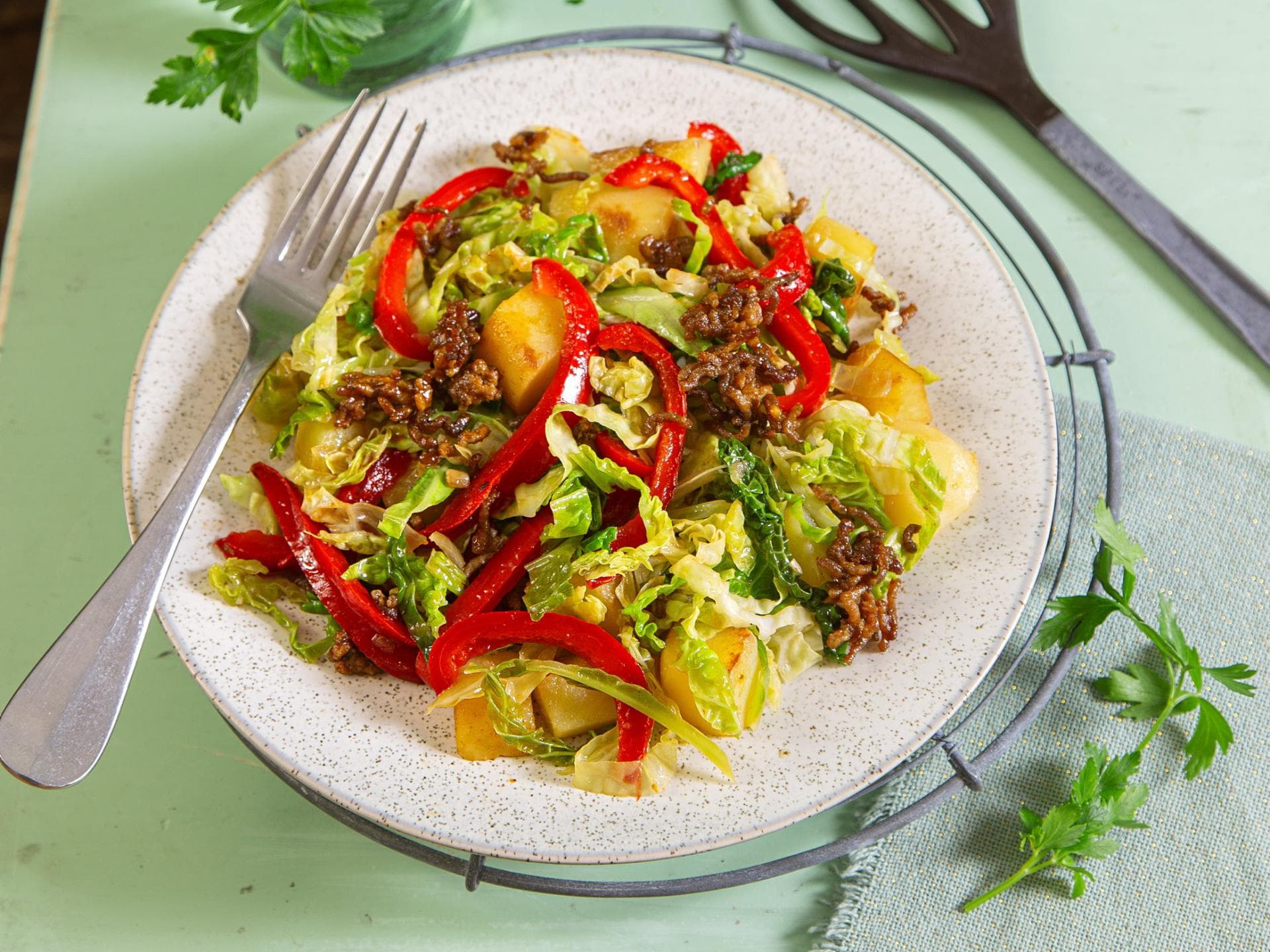 Hackfleisch-Kartoffelpfanne mit Gemüse