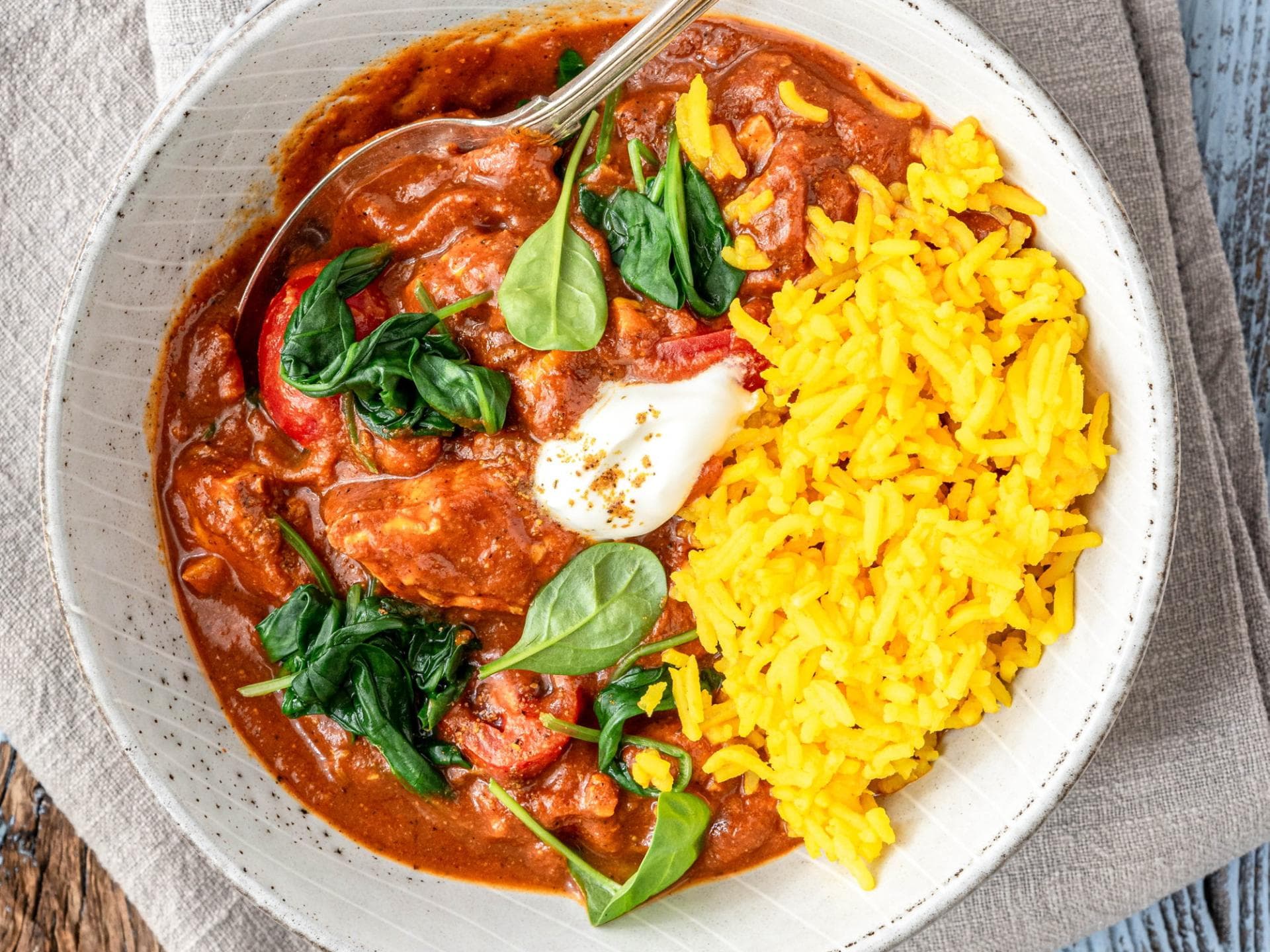 Rezept: Indisches Hähnchencurry mit Spinat und Reis Indisches Hähnchencurry mit Spinat und Reis