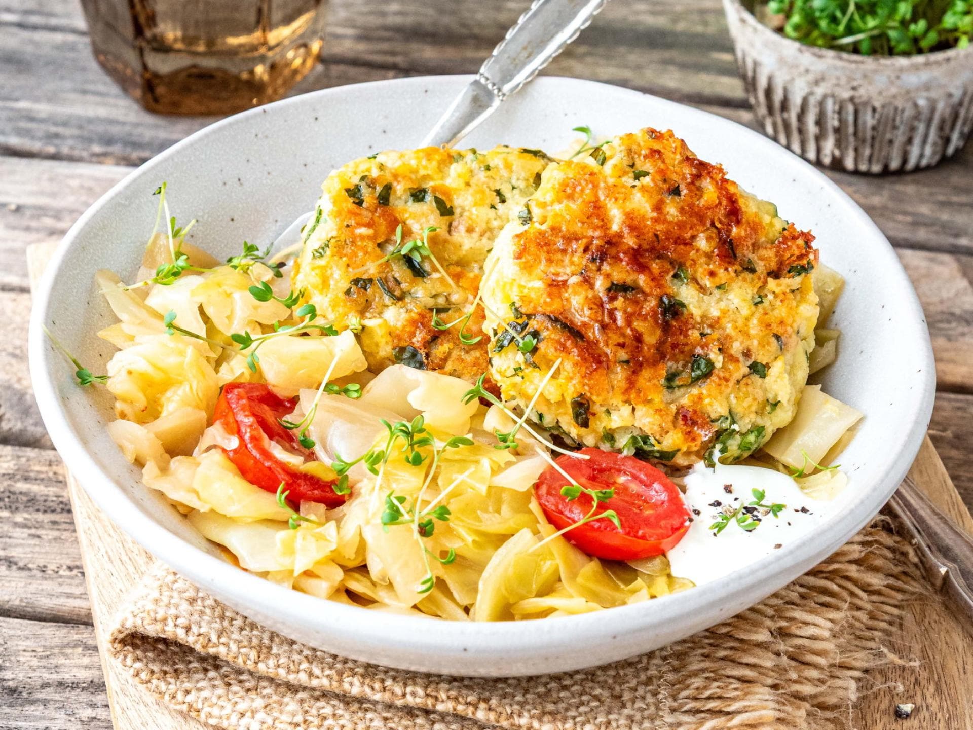 Kapressknödel mit Spitzkohl Kapressknödel mit Spitzkohl