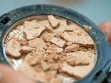 Puder zerbrochen