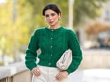 Frau Strickjacke