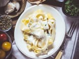 Dieses Rezept verrät, wie eine Mehlschwitze ohne Mehl gelingt. Pasta mit mehlfreier Mehlschwitze