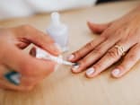 Nagelhärter für brüchige Fingernägel