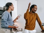 Launische Menschen streiten 