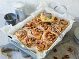 Saftige Zimtschnecken mit Pecannüssen.