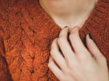 Pullover kratzt auf der Haut