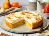 Birnenkuchen mit Pudding und Schmandcreme