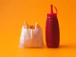 Tomatenketchup und Pommes frites