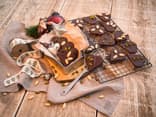 Marzipan-Herzen mit Schokoladenüberzug