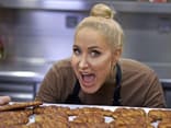 Janine Kunze backt Franzbrötchen