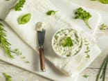 Vegane Kräuterbutter mit Basilikum und Zitrone