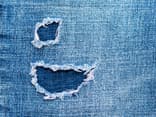 Jeans mit Löchern zum Flicken