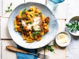 Schnelle Spirelli mit Zucchini-Hackfleisch-Sauce