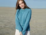 Model in Raglanpullover aus Kaschmirmix von Lana Grossa