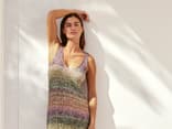 Stricken mit Leinen - Model in Maxi-Strickkleid von Lana Grossa