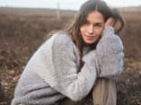 Stricken mit dicker Wolle - Model in Oversize-Pullover von Lana Grossa