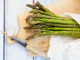 Eingefrorener Spargel der gerade auftaut