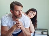 Libidoverlust und Erektionsstörungen können eine Partnerschaft schwer belasten.