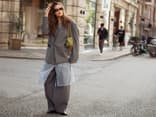Streetstyle einer Besucherin bei der Fashion Week in Paris