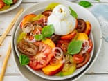 Tomaten-Pfirsich-Carpaccio mit Burrata Tomaten-Pfirsich-Carpaccio mit Burrata