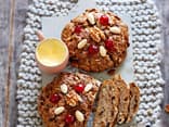Früchtebrot mit Honig